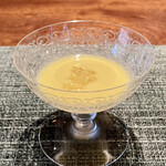 蒼 - 高知県 熊澤さんより スーパースイートコーン
      ラペルラドーロのスープ
      黄金のとうもろこしの甘みに目を大きく見開きます！
      フルーツトマトのジュレの酸味にラペルラドーロの濃厚な甘み、夏の美味しさです♪