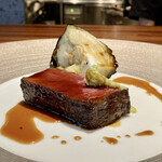 蒼 - 上田畜産 但馬玄の炭火焼き 京かも茄子
      いつもながらの大きさ、減価率がいかがか聞いてみたいです。
      ヒレ肉はやわらかで噛むと旨味が溢れてきます。
      こんなに美味しいお肉は蒼さんじゃないと口にできませんね！