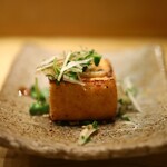 鳥しき - 外はカリカリ、中はシルキーな厚揚げ