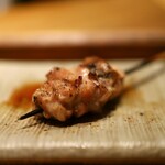 鳥しき - 膝まわりは、脂ののった美味しいお肉