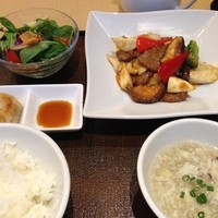 礼華　青鸞居 - 牛肉とモンゴイカの四川風甘辛炒め
