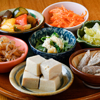 It has a somewhat comforting taste. Savor the carefully prepared "obanzai"
