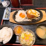 Umaimon Ya Tsukushi - ハンバーグ照り焼きチーズ定食