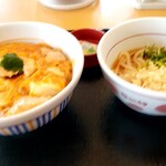 Nakau - 親子丼(並盛)&はいからうどん(小)コンビ