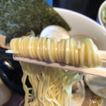 上州濃厚中華蕎麦 はたお商店 - この細麺にスープが染み込んでます