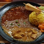 ADVENTURE CURRY - 季節野菜プレート　トリプルスペシャル　¥1600