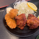 ひびき ハナレ - ◆ カキフライとからあげ定食　900円
            サラダ、みそ汁、お新香、のり付き