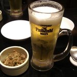 長寿韓酒房 - ビールとお通しのザーサイ