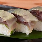 Sababouzushi Sakurano Eki - 鯖寿司3切