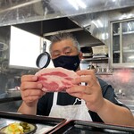 とんかつ 栄ちゃん - 生肉の時点で今までとは違う何を感じさせてくれる。