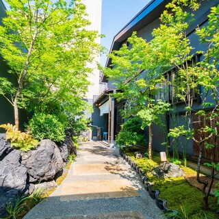 炭焼うな富士白壁別邸『忍び口』
                                          外観