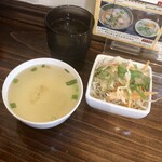 AROI DEE - ランチセットのスープとサラダ