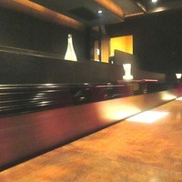 北新地 うえはら - シックな店内