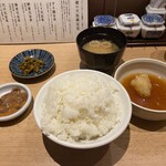 178324650 - すえ廣定食￥1,080のごはん(大)・味噌汁・イカ塩辛・高菜