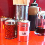 ラーメン二郎 - 卓上調味料