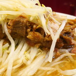 ラーメン二郎 - 豚の厚み