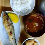 太湖 - 日替の鮎の塩焼定食、ライス極小440円。今日も赤だし80円を付けて♪