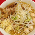 ラーメン二郎 - ラーメン半分＋ニンニク多め＋うずら