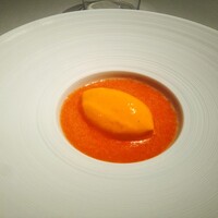 レストランひらまつ 広尾 - アミューズ・ブーシュ　イタリア産赤ピーマン　くらはし野菜の王国のあくまトマト