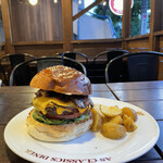 エーエス クラシックス ダイナー - 『Wベーコンチーズバーガー¥1,850』 『ハイネケン¥660』