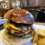 エーエス クラシックス ダイナー - 『Wベーコンチーズバーガー¥1,850』 『ハイネケン¥660』