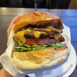 エーエス クラシックス ダイナー - 『Wベーコンチーズバーガー¥1,850』 『ハイネケン¥660』