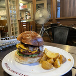 エーエス クラシックス ダイナー - 『Wベーコンチーズバーガー¥1,850』 『ハイネケン¥660』