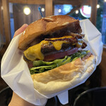 エーエス クラシックス ダイナー - 『Wベーコンチーズバーガー¥1,850』 『ハイネケン¥660』