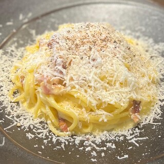 低加水真空製法で仕上げた、モチモチ食感の「熟成生パスタ」