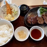 ガスト - やわらか和風ステーキとエビフライ膳