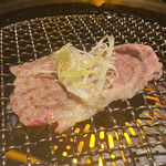 焼肉 福 - 和牛炙りカルビ(ネギ塩付き)