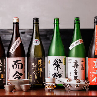 日本酒20種類以上と自然派ワイン100種類以上をご用意