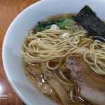神田らぁめん悠 - ストレート麺であるのがよくわかります。