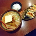 麺場 千代商店 - 北海道味噌：野菜ラーメン・バタートッピング・餃子・小ライス