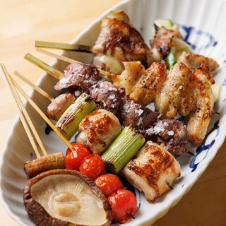 You can enjoy a variety of skewered dishes such as liver pate skewers, vegetable skewers, meat roll skewers, etc.