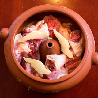 素材から滲み出る栄養と旨みが凝縮された「汽鍋」をどうぞ