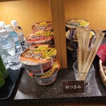 浅香荘 - 夕食後にドリンクコーナー眺めたらカップ麺が!!夜食用?!