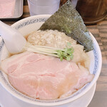 らーめん 稲荷屋 - ワンタン麺　950円