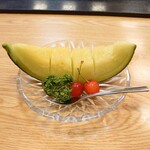 Kitahachi - 季節の果物800円✨この日はメロンとさくらんぼでした。共に超完熟＆ジューシー！甘くて瑞々しい✨お座敷を予約する場合はこの果物注文が必須だそうです。