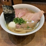 町田汁場 しおらーめん進化 - 白醤油らーめんの全部のせ（税込1,350円）