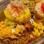 旧ヤム鐵道 - A:カリフラ溶け込むアスパラとココナッツの
        牛肉キーマ｡彩り野菜のガドガド添え｡
      B:しめじとパイナップルのBBQポークキーマ｡
       とうもろこしのサブジ｡