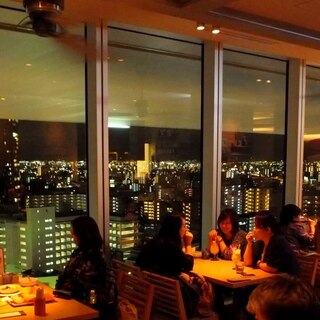 The spectacular panoramic view overlooking Osaka is attractive! Perfect for an adult date ◎