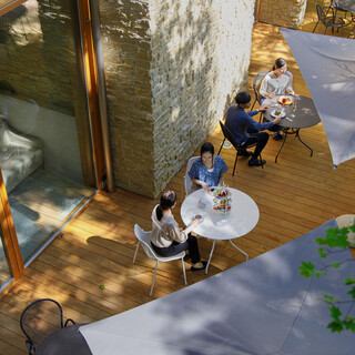 天気の良い日はテラス席もご案内しております。