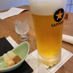 浅香荘 - 夕飯時の生ビールとチーズ!!このチーズもウマッ!味噌漬けのクリームチーズ濃厚～～