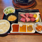 炭火焼肉くらた - 厚切り赤身150g定食(\2,155)