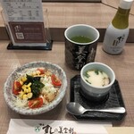 梅丘寿司の美登利総本店 - 20220628ランチのサラダと茶碗蒸し