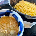 三ツ矢堂製麺 - 魚介豚骨つけ麺（ゆず風味）880円