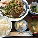 定吉 - レバニラ炒め定食