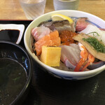 マルトモ水産 鮮魚市場 - 海鮮丼　1,880円