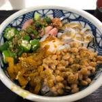 鮪市場 - 元祖ばくだん丼